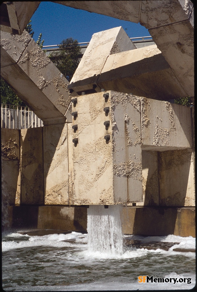 Vaillancourt Fountain