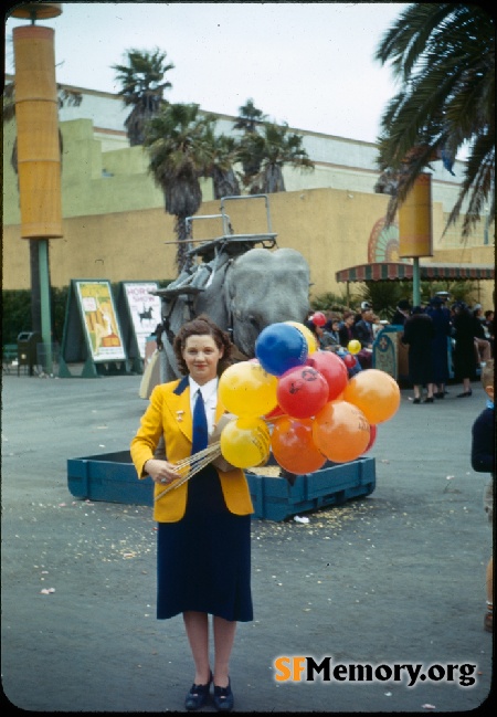 GGIE, Cashier Girl